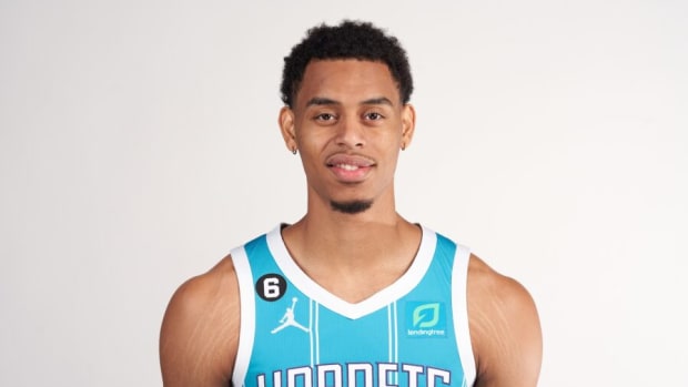 Jaylen-Sims-900x600